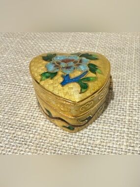 Vintage Chinese Cloisonné Heart Trinket Box – Blue Floral & Gold Enamel